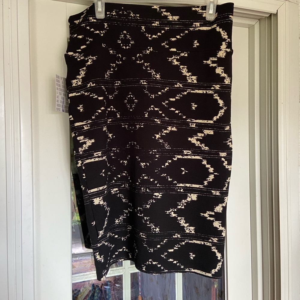 LuLaRoe Black and Cream "Cassie" Pencil Skirt - Glitch Inspired - Stretch - NWT